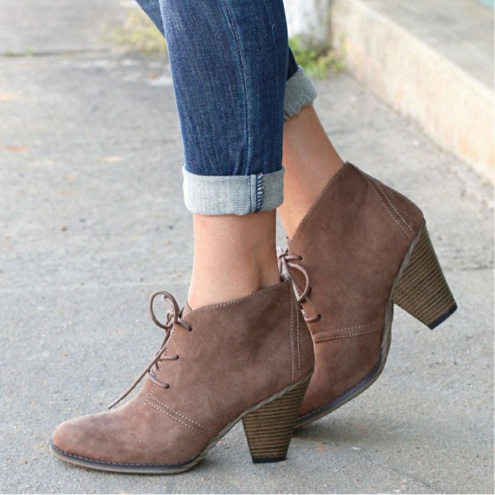 Mia Shawna Chunky Ankle Lace Up Bootie Size 8.5